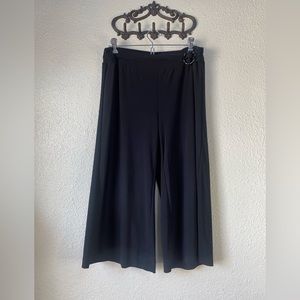 White House/Black Market cropped black‎ wide leg dress pants